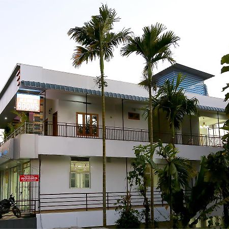 Holiday Villa 테카디 외부 사진